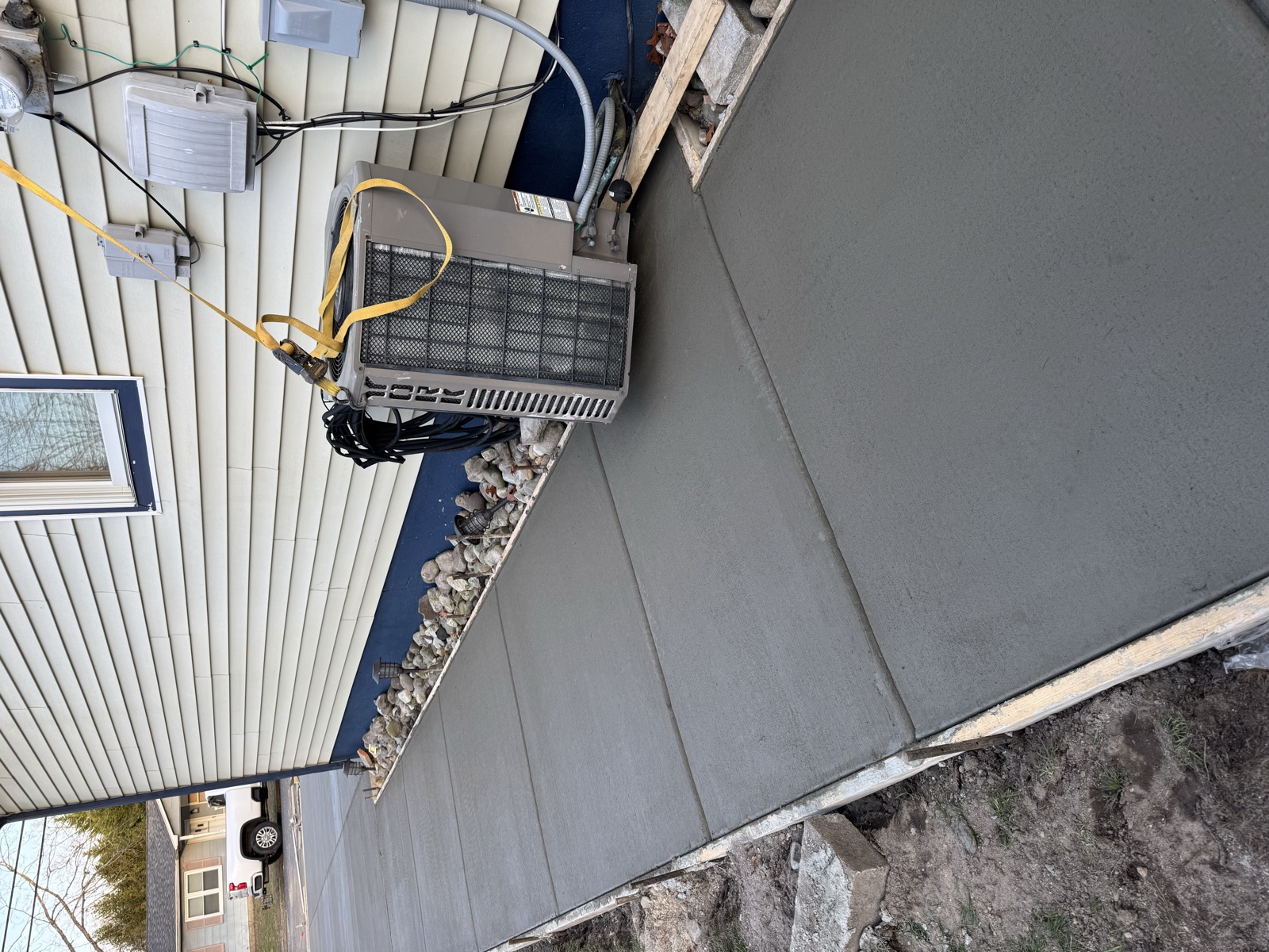 Concrete flatwork with clean edges